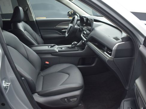 Used 2024 Toyota Grand Highlander XLE image 10