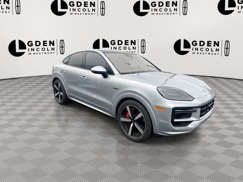 Used 2025 Porsche Cayenne Turbo image 2