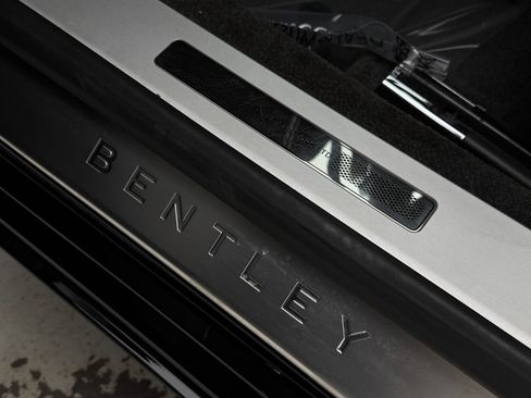 Used 2020 Bentley Flying Spur W12 image 20