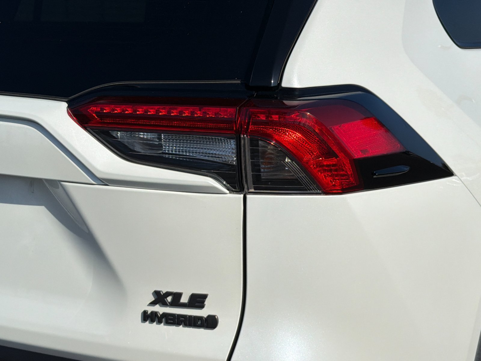 Used 2022 Toyota RAV4 XLE Premium AWD/4WD image 25
