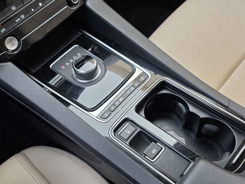 Used 2018 Jaguar F-PACE Premium AWD/4WD image 17
