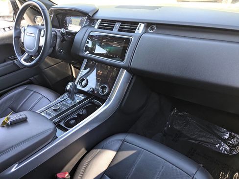 Used 2020 Land Rover Range Rover Sport HSE image 12