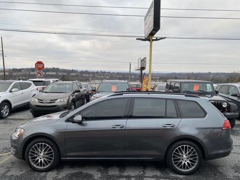 Used 2017 Volkswagen Golf S image 8