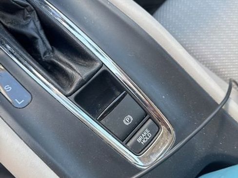 Used 2017 Honda HR-V LX image 10