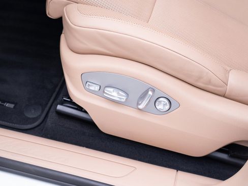 Certified 2019 Porsche Macan image 15