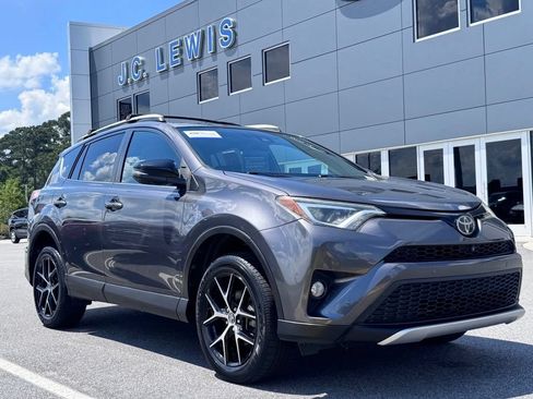 Used 2016 Toyota RAV4 SE FWD image 1