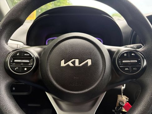 Used 2025 Kia Soul LX w/ LX Technology Package FWD image 25