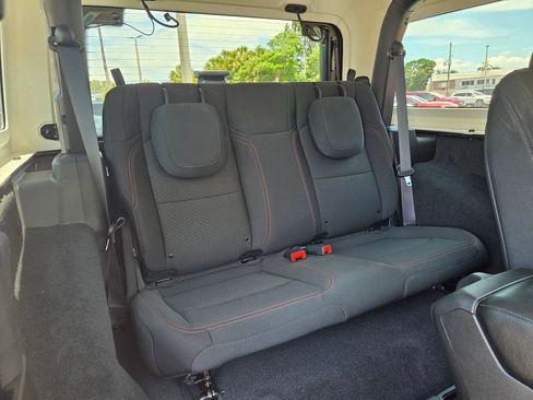 Certified 2022 Jeep Wrangler Rubicon AWD/4WD image 18
