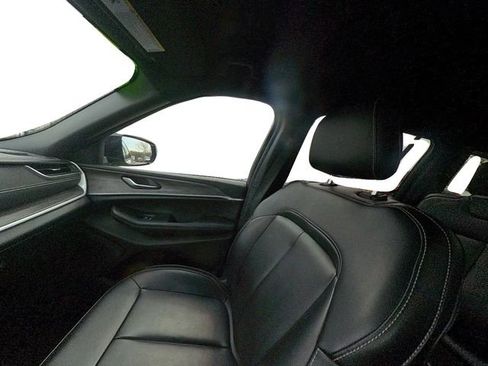 Used 2024 Jeep Grand Cherokee L Limited w/ Black Appearance Package image 33