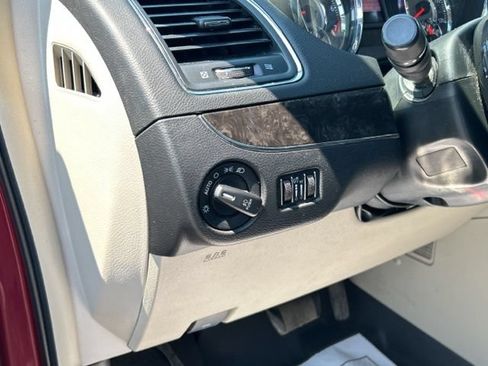 Used 2015 Chrysler Town & Country Touring w/ Driver Convenience Group FWD image 37