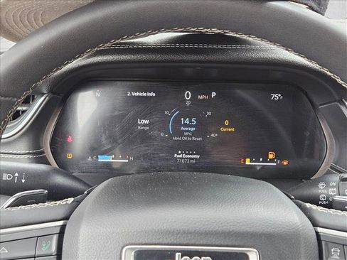 Used 2023 Jeep Grand Cherokee Limited image 10
