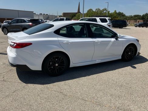 Used 2025 Toyota Camry SE FWD image 4