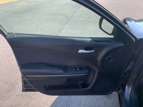 Used 2016 Dodge Charger SE image 8