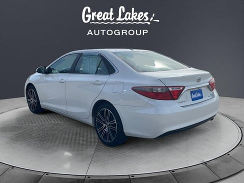 Used 2016 Toyota Camry SE image 3