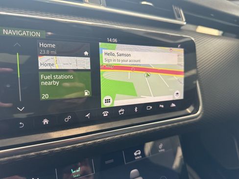 Used 2018 Land Rover Range Rover Velar R-Dynamic SE AWD/4WD image 18