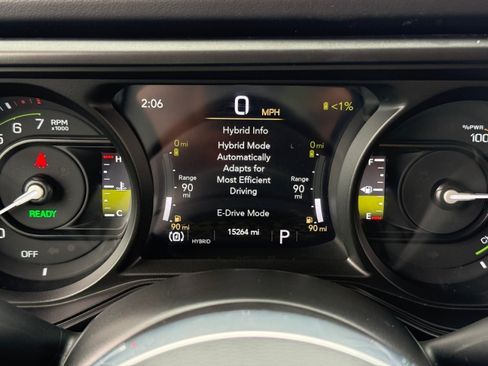 Used 2025 Jeep Wrangler Unlimited Sahara AWD/4WD image 14