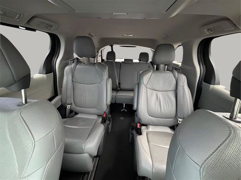 Used 2022 Toyota Sienna Limited FWD image 56