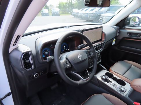 New 2025 Ford Bronco Sport Outer Banks w/ Outer Banks Tech Package+ image 10