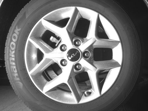 Used 2025 Kia Soul LX w/ LX Technology Package image 15