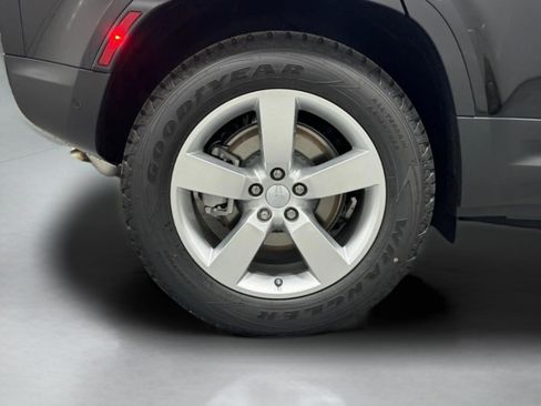 Used 2025 Land Rover Defender 110 S image 8