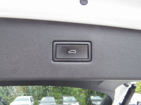 Used 2022 Volkswagen Tiguan SEL R-Line image 19