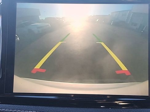 Certified 2023 Chrysler Pacifica Limited image 8