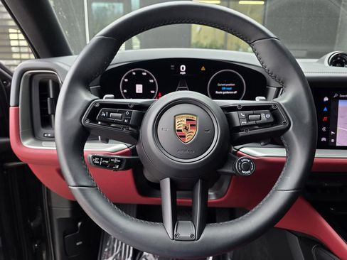 Certified 2025 Porsche Cayenne Coupe AWD/4WD image 27
