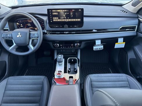 New 2025 Mitsubishi Outlander SE image 22