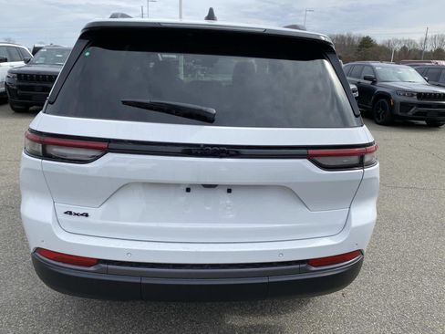 New 2026 Jeep Grand Cherokee Altitude AWD/4WD image 4