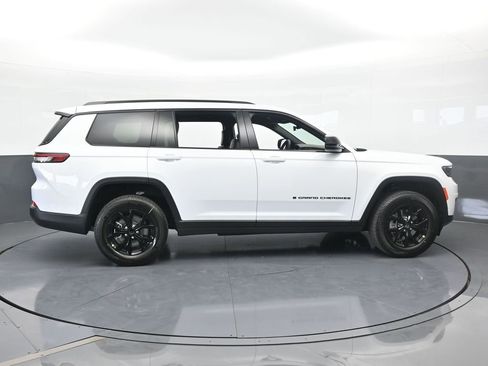 Used 2025 Jeep Grand Cherokee L Laredo image 7
