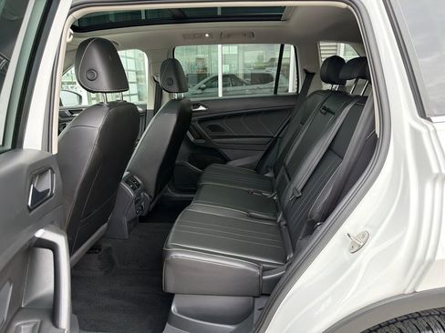 Certified 2022 Volkswagen Tiguan SE w/ Panoramic Sunroof Package AWD/4WD image 14