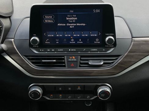 Used 2024 Nissan Altima 2.5 SV FWD image 18