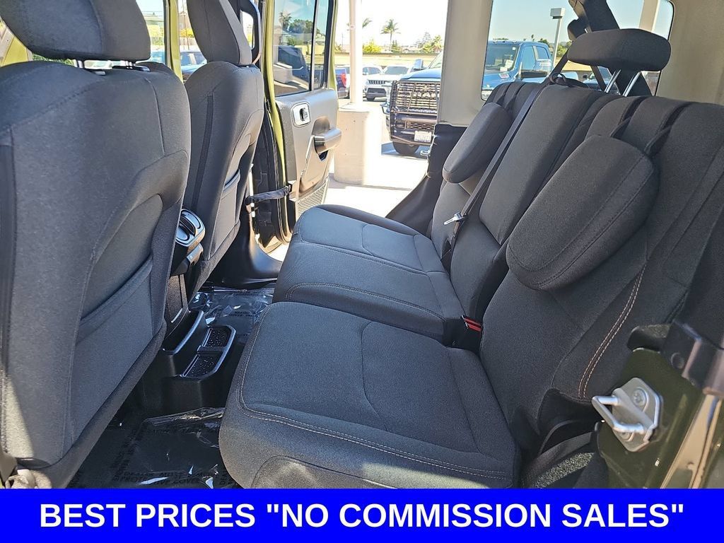 Used 2024 Jeep Wrangler Unlimited AWD/4WD image 13