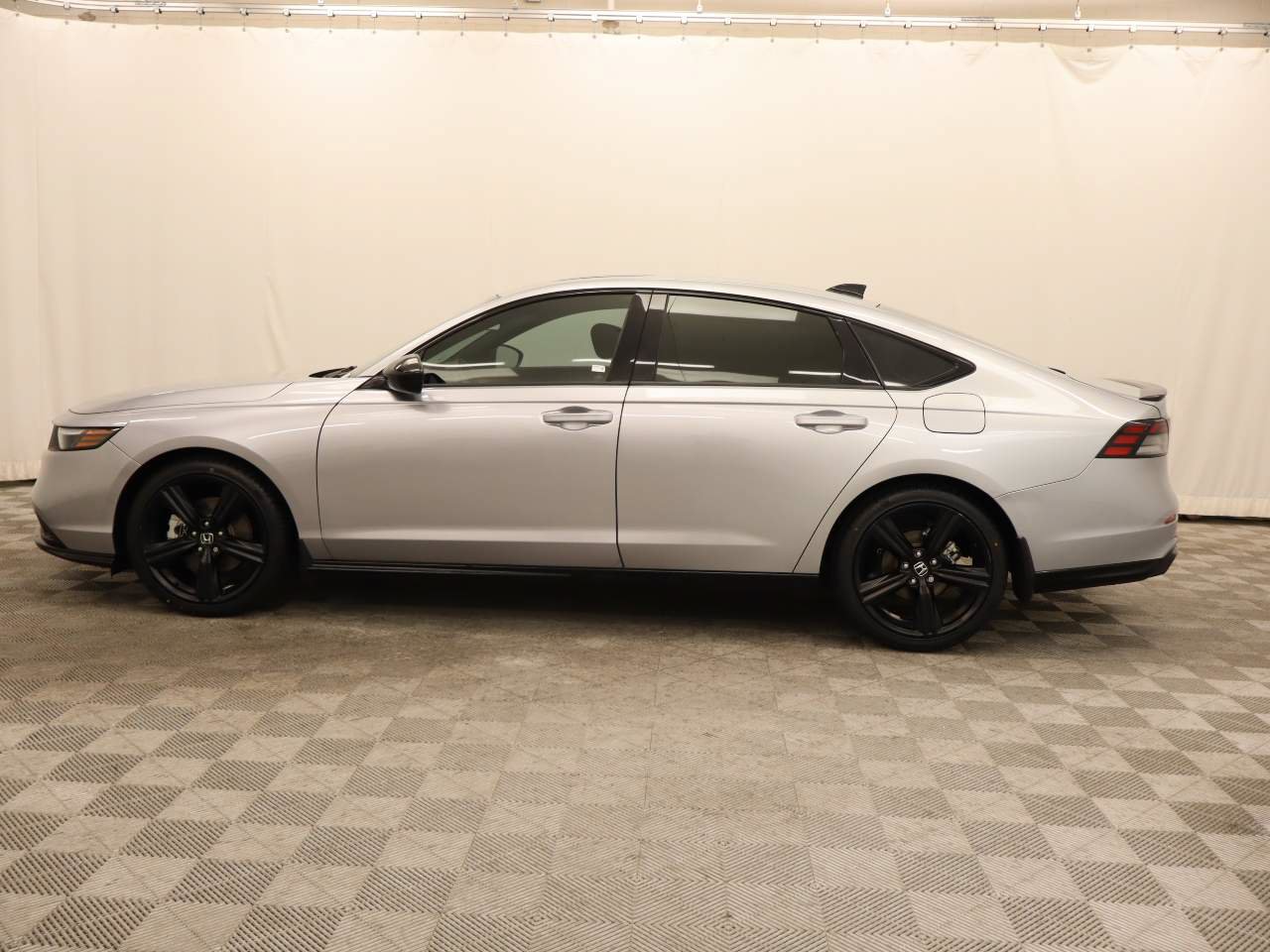 Used 2024 Honda Accord Sport image 2