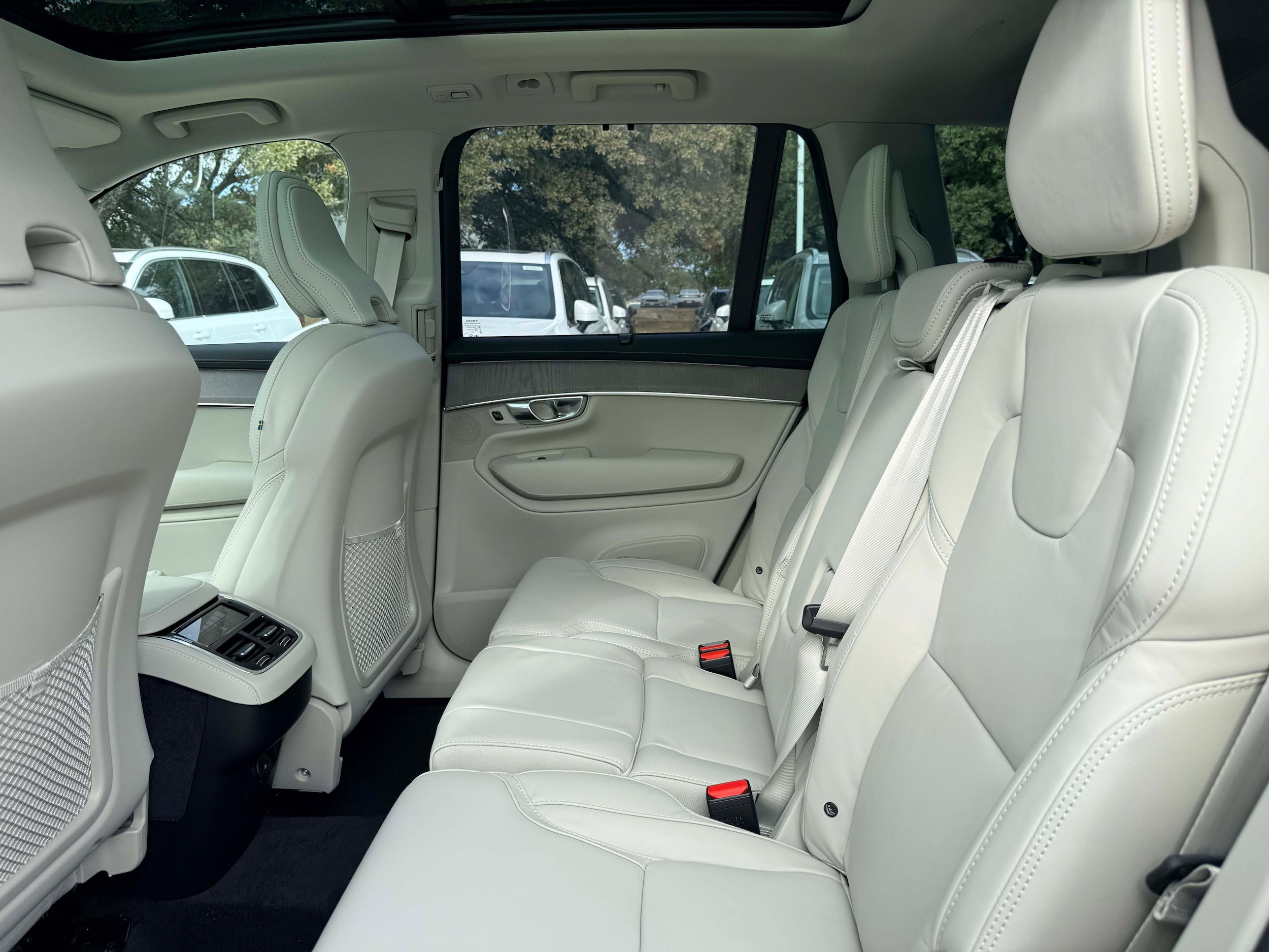 Used 2026 Volvo XC90 B6 Ultra w/ Protection Package AWD/4WD image 16