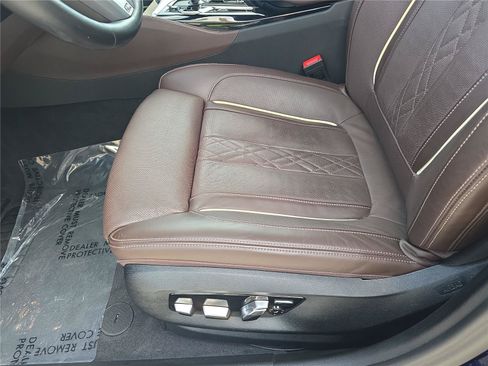 Used 2023 BMW M550i xDrive AWD/4WD image 18