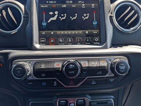Used 2022 Jeep Wrangler Unlimited Sahara AWD/4WD image 25