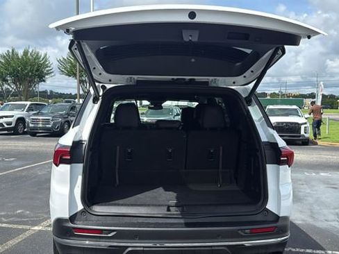 Used 2025 Buick Enclave Preferred AWD/4WD image 11