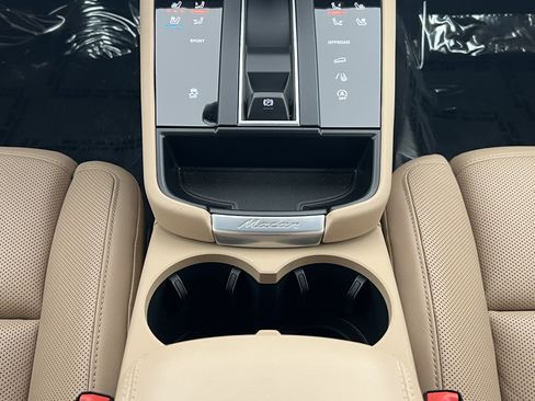 Certified 2026 Porsche Macan AWD/4WD image 20