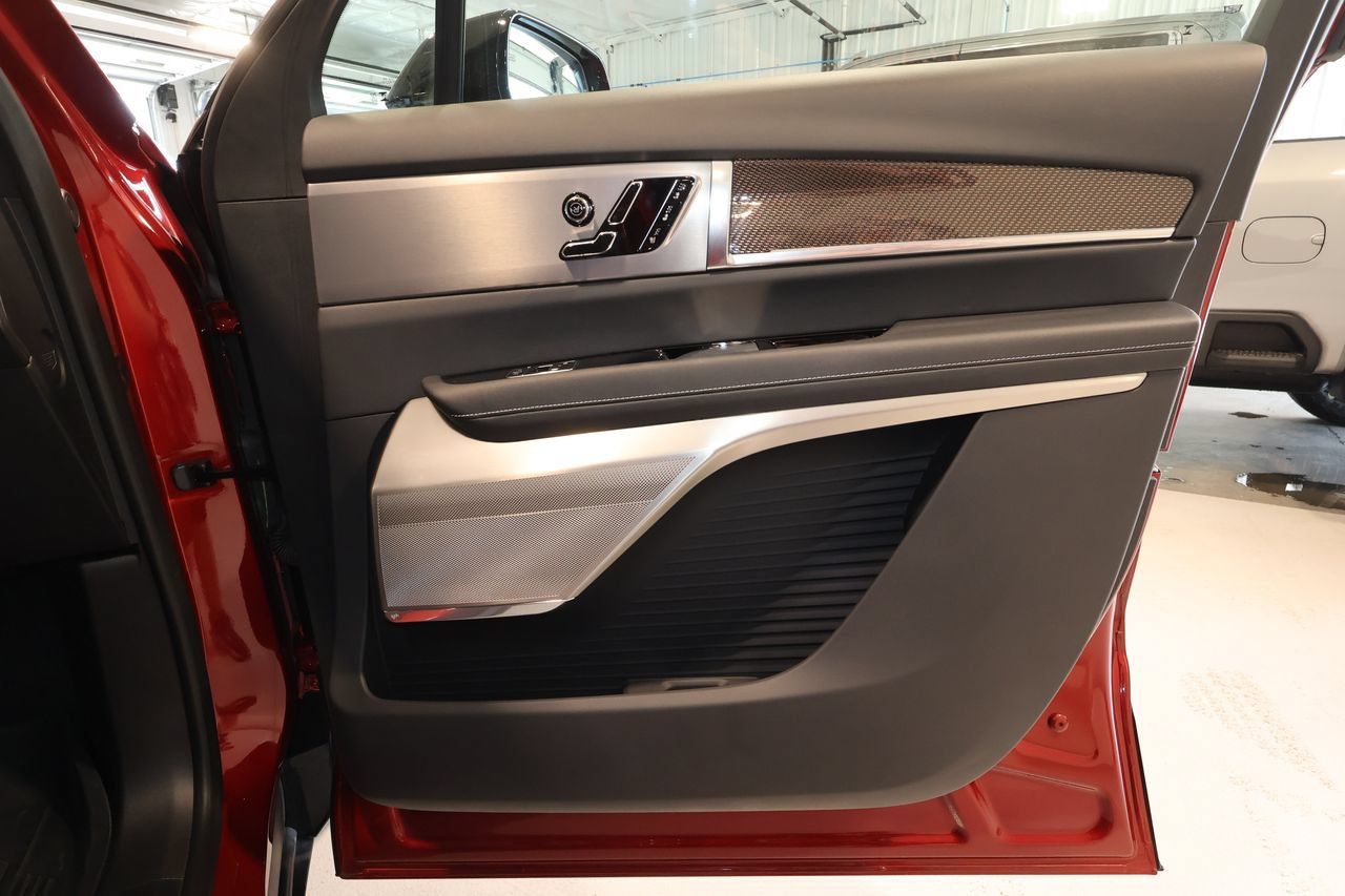 Certified 2026 Cadillac Vistiq Sport w/ LPO, Floor Liner Package AWD/4WD image 18