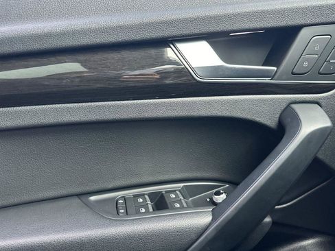 Used 2020 Audi Q5 Premium w/ Convenience Package image 10