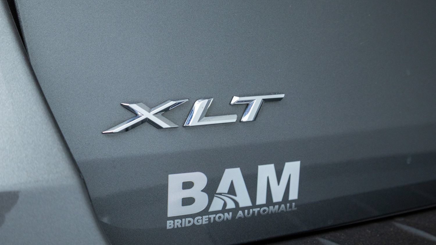 Used 2023 Ford Explorer XLT w/ Equipment Group 202A AWD/4WD image 32