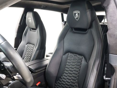 Used 2020 Lamborghini Urus image 32