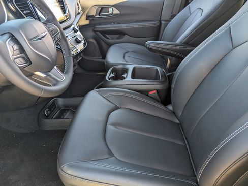New 2026 Chrysler Voyager LX image 12