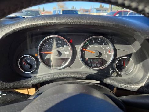Used 2015 Jeep Wrangler Unlimited Sahara w/ Connectivity Group AWD/4WD image 14