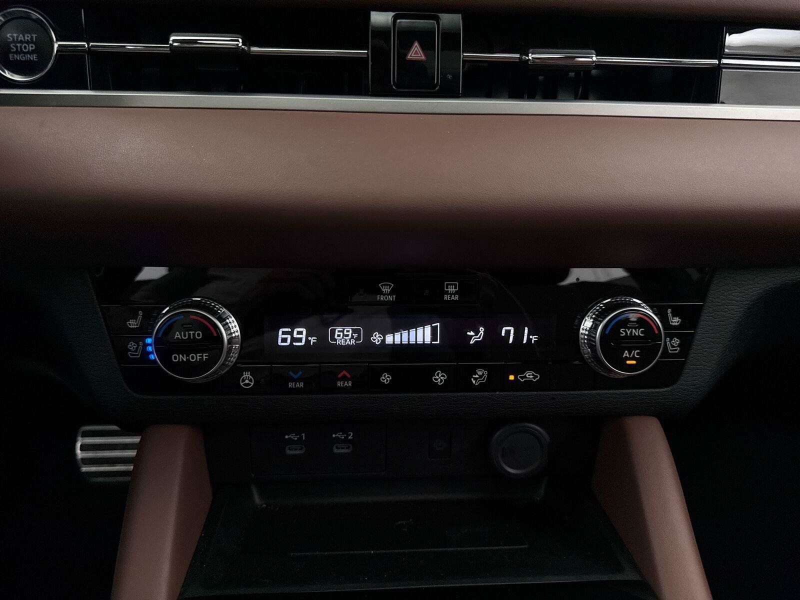 Used 2025 Mitsubishi Outlander SEL FWD image 27