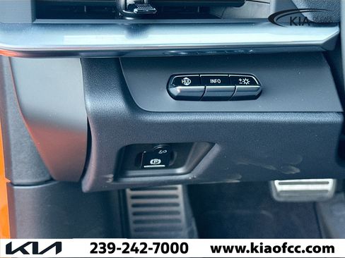 Used 2024 Chevrolet Corvette Stingray Preferred Cpe w/ 2LT image 29