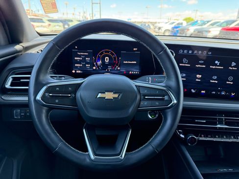 Used 2025 Chevrolet Traverse LT image 14