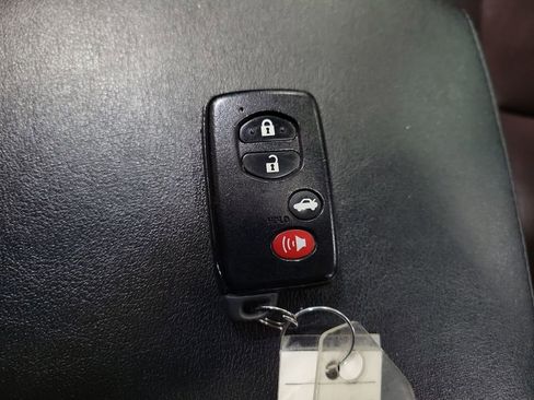 Used 2012 Toyota Avalon Limited FWD image 15