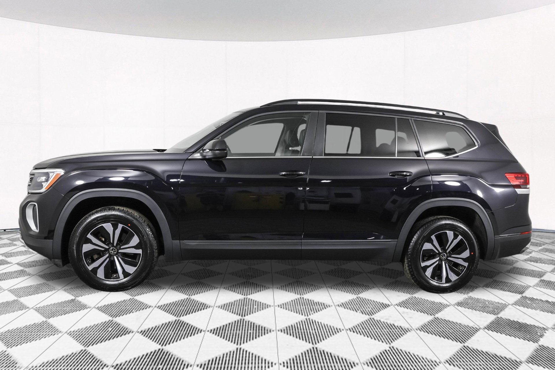 Used 2024 Volkswagen Atlas SE AWD/4WD image 19